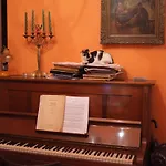 Piano Guest House
