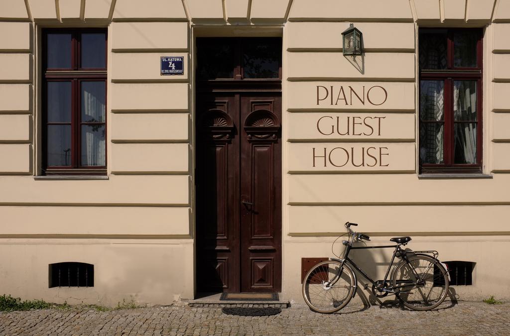 Apartment Piano *